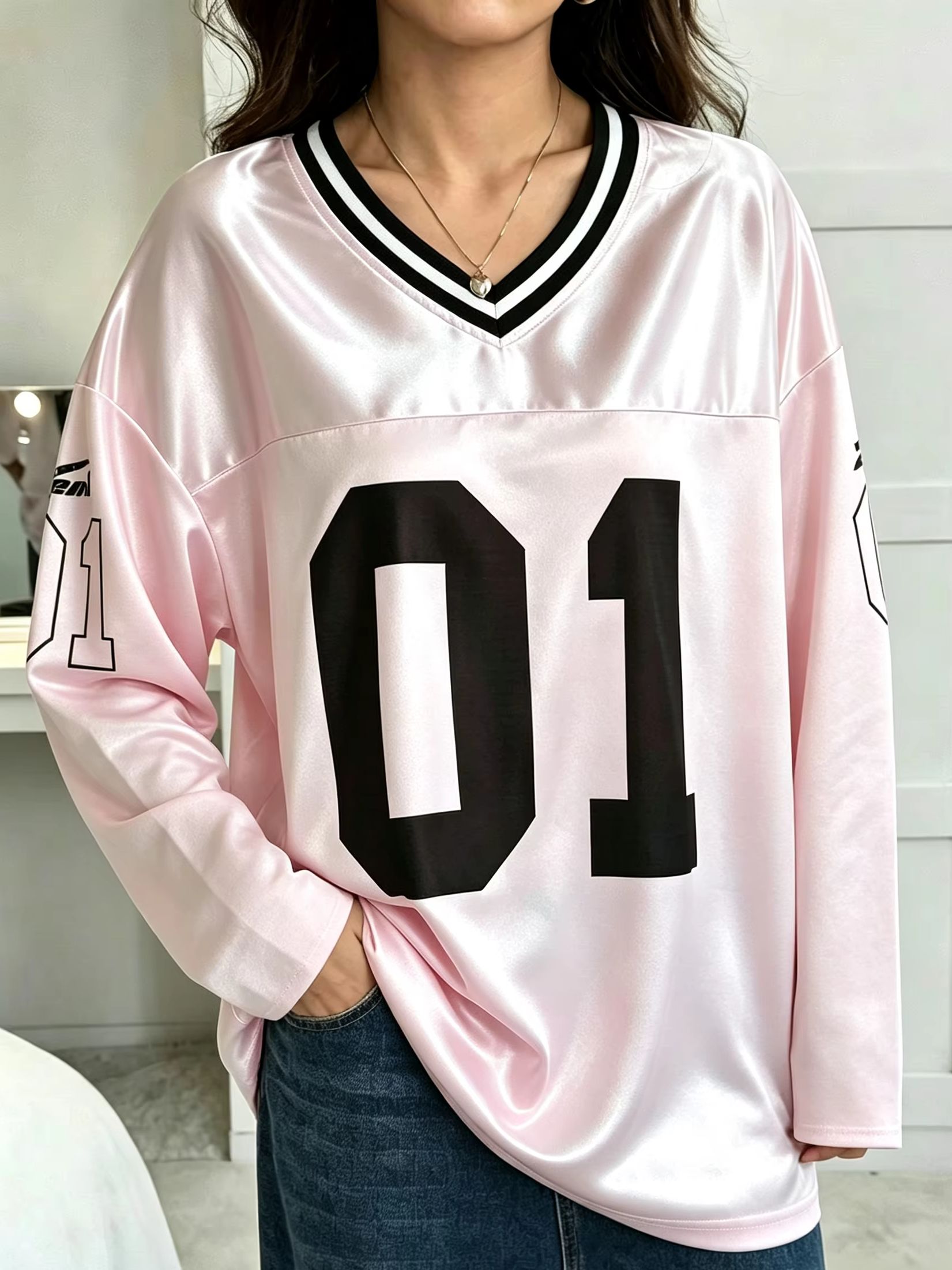 Women And Men Fashion - เสื้อยืดแขนยาวผู้ชายผู้หญิงสไตล์วินเทจ ทรงโอเวอร์ไซส์ พิมพ์ลายเลข 01 คอวี แฟชั่นสปอร์ต