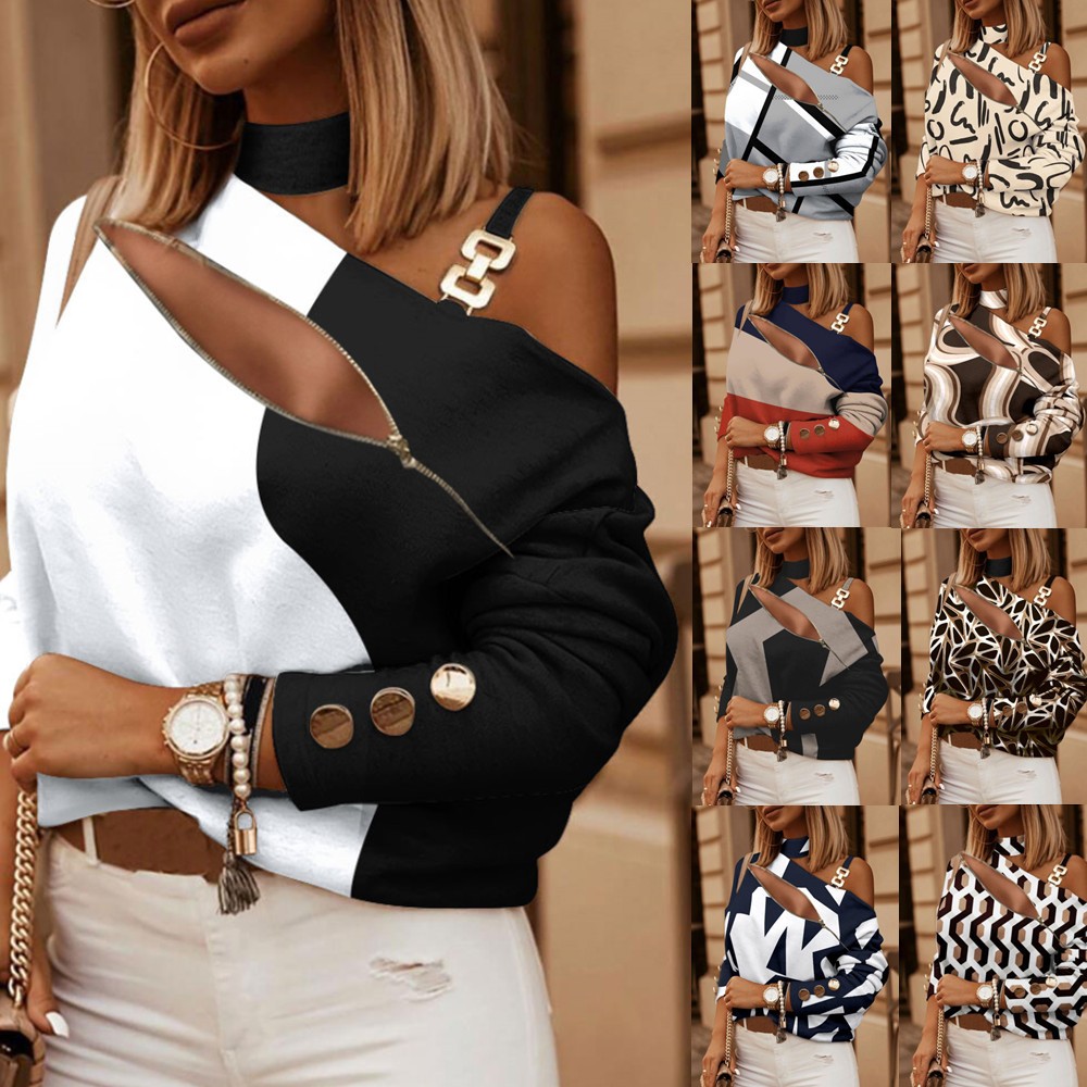 Off Shoulder Top - เสื้อเบลาส์เปิดไหล่สำหรับผู้หญิง พร้อมดีเทลกระดุม สายโซ่ คอพิมพ์ลาย ทรงปกติ คอกลม