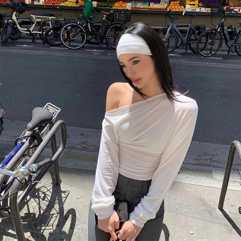 เสื้อผู้หญิงปี 2026 แบบไหล่เดี - Off Shoulder Top บทวิจารณ์และราคา